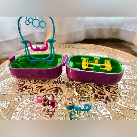 2019 FINGERLINGS Mini Tiny Pop Open Keychain Playset Tiny Figures Sloth Unicorn - Picture 3 of 15